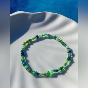 5/$20 (ENTIRE SHOP CLEARANCE) “Forest” handmade green bracelet 💚 S collection